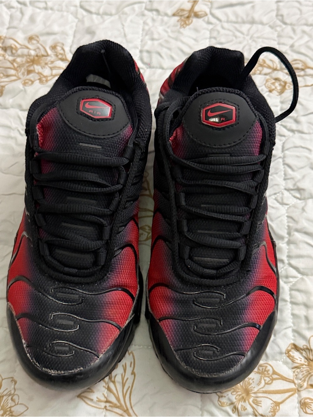 Nike Kids Black and Red Gradient Sneakers